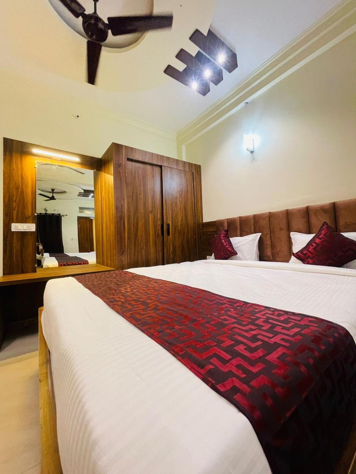 Hotel Boss Palace 迈索尔 外观 照片